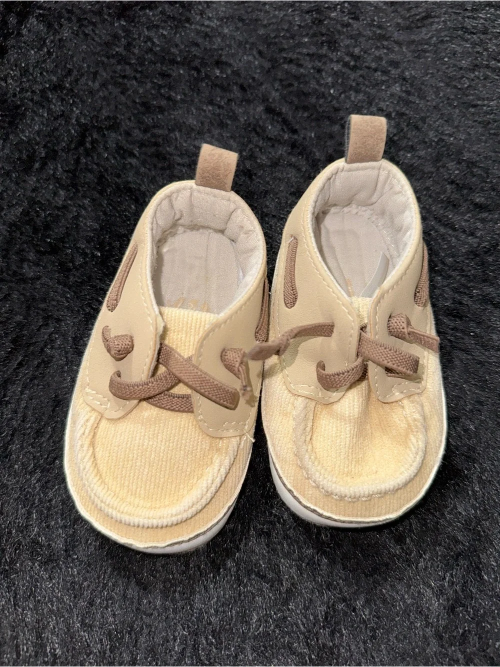 Carter’s Beige Baby Crib Shoes Soft Sole Booties 6-9 months